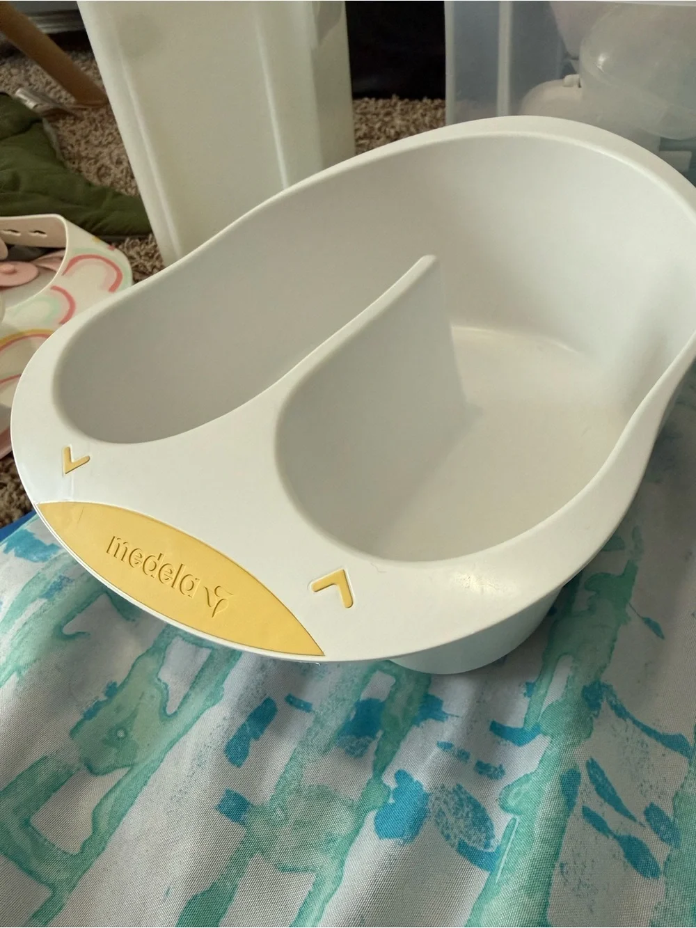 Medela White & Yellow Milk Bottle Collector for Fridge